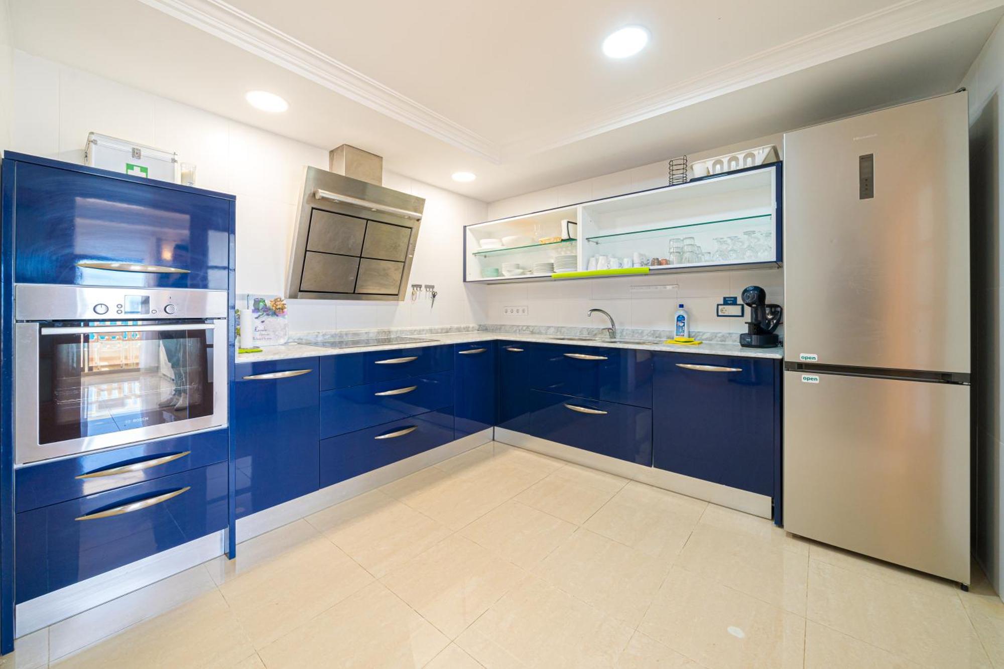 Front Line Apartment Jakarta 2 El Campello Ngoại thất bức ảnh