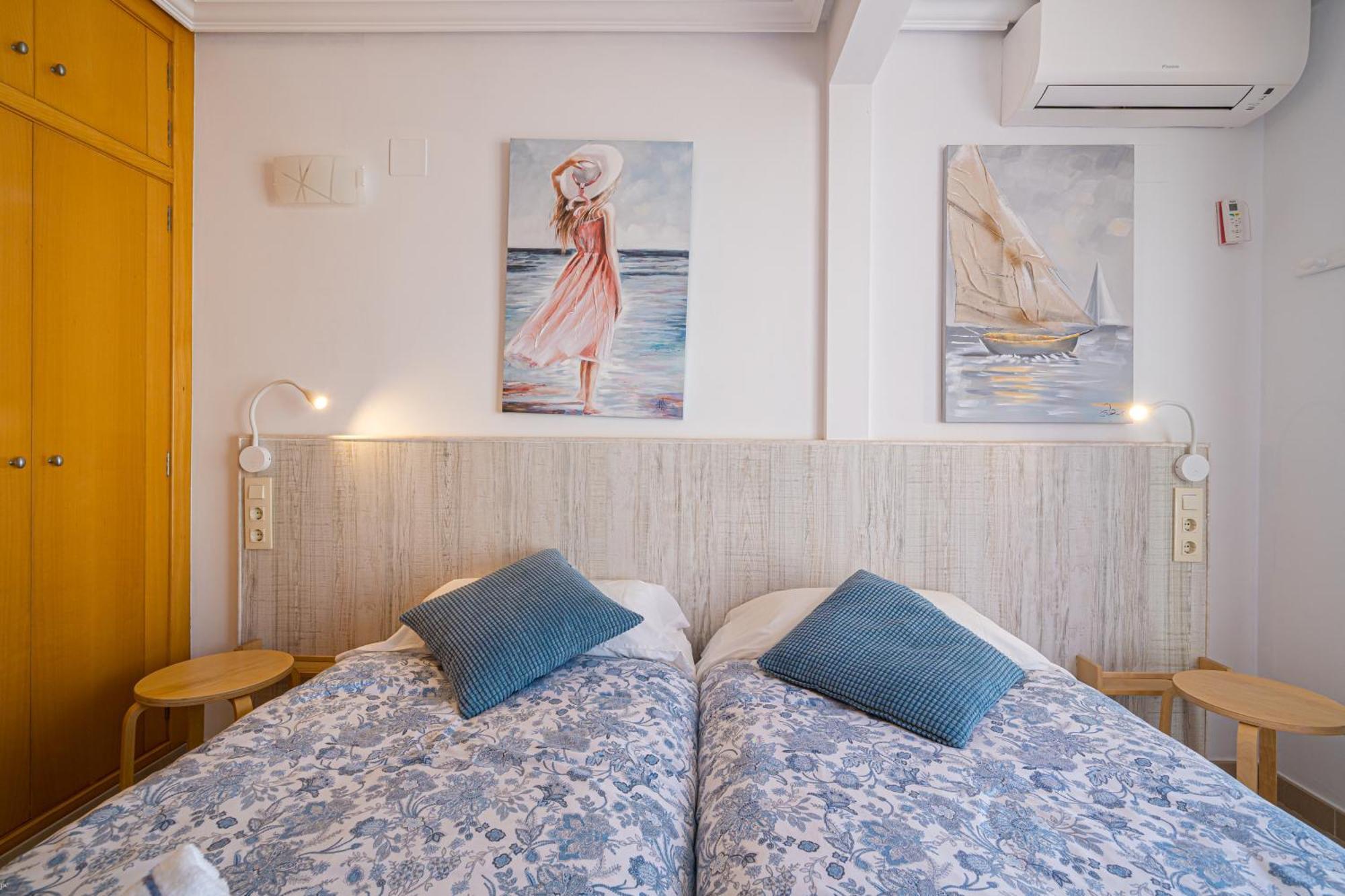Front Line Apartment Jakarta 2 El Campello Ngoại thất bức ảnh