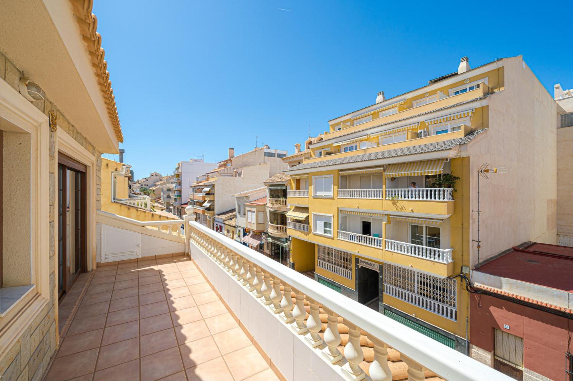 Front Line Apartment Jakarta 2 El Campello Ngoại thất bức ảnh